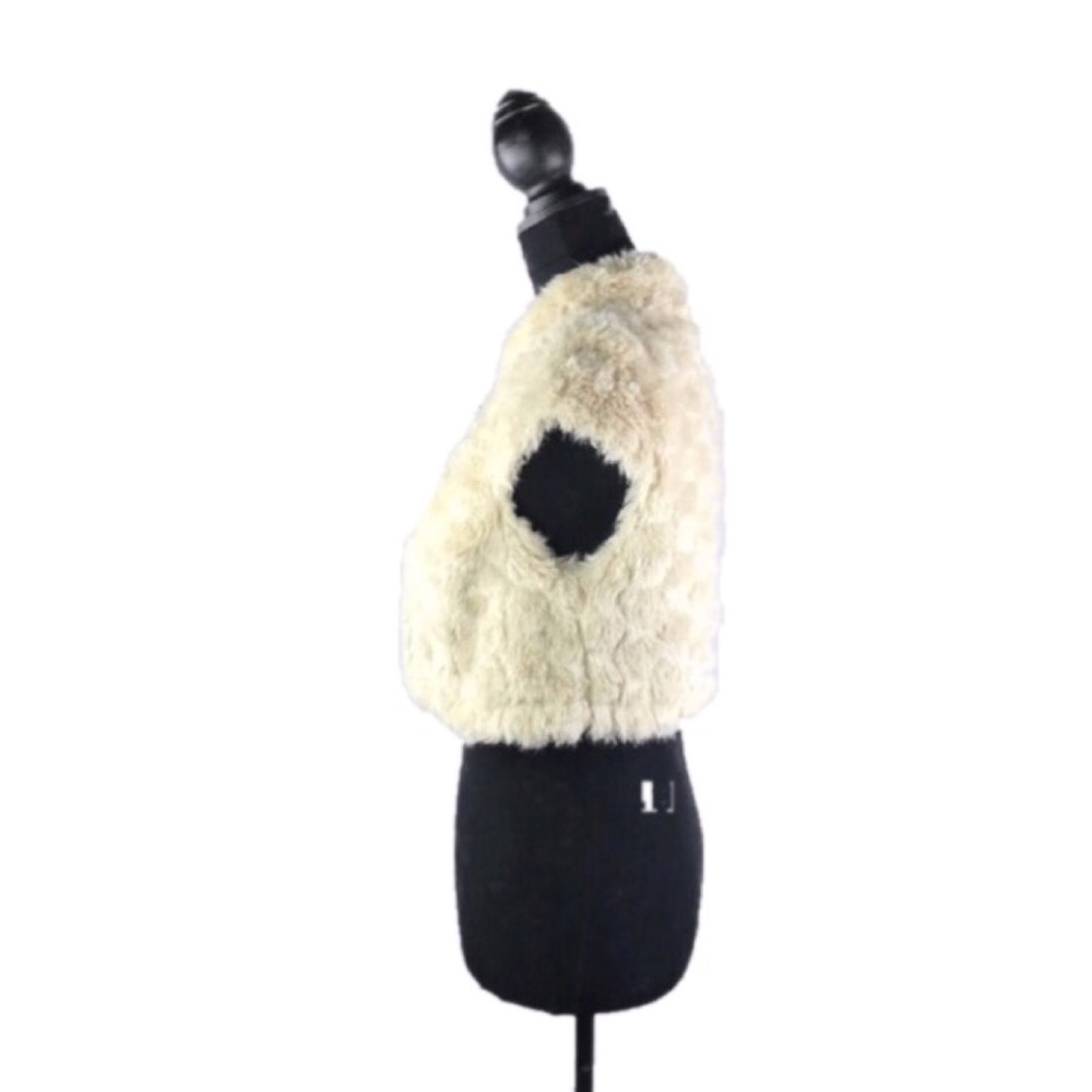 SOLD 🌠Urban Behavior Faux Fur Vest - Tan - Picture 3 of 4